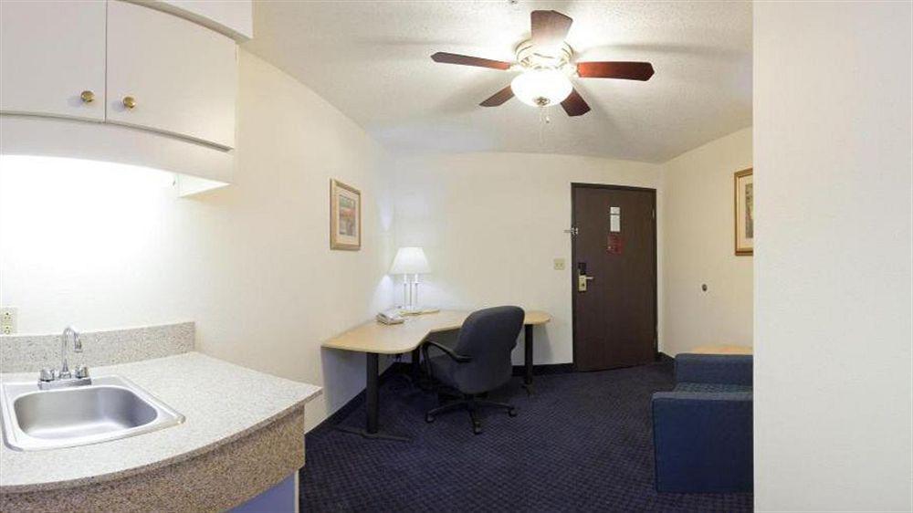Express & Of Arkansas Area By Ihg 2* Fayetteville