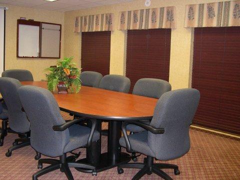 Express & Of Arkansas Area By Ihg Hotel