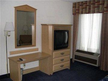Express & Of Arkansas Area By Ihg Hotel 2*