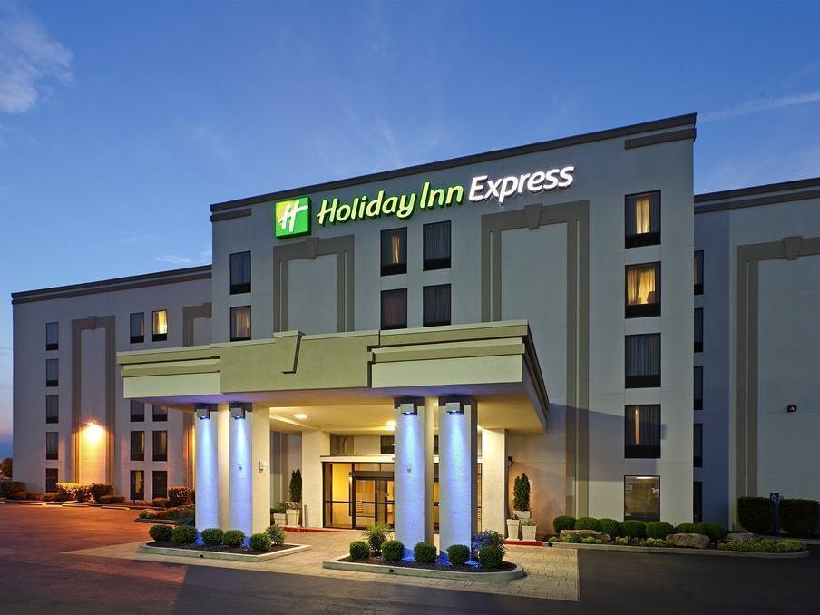 Express & Of Arkansas Area By Ihg Hotel 2*