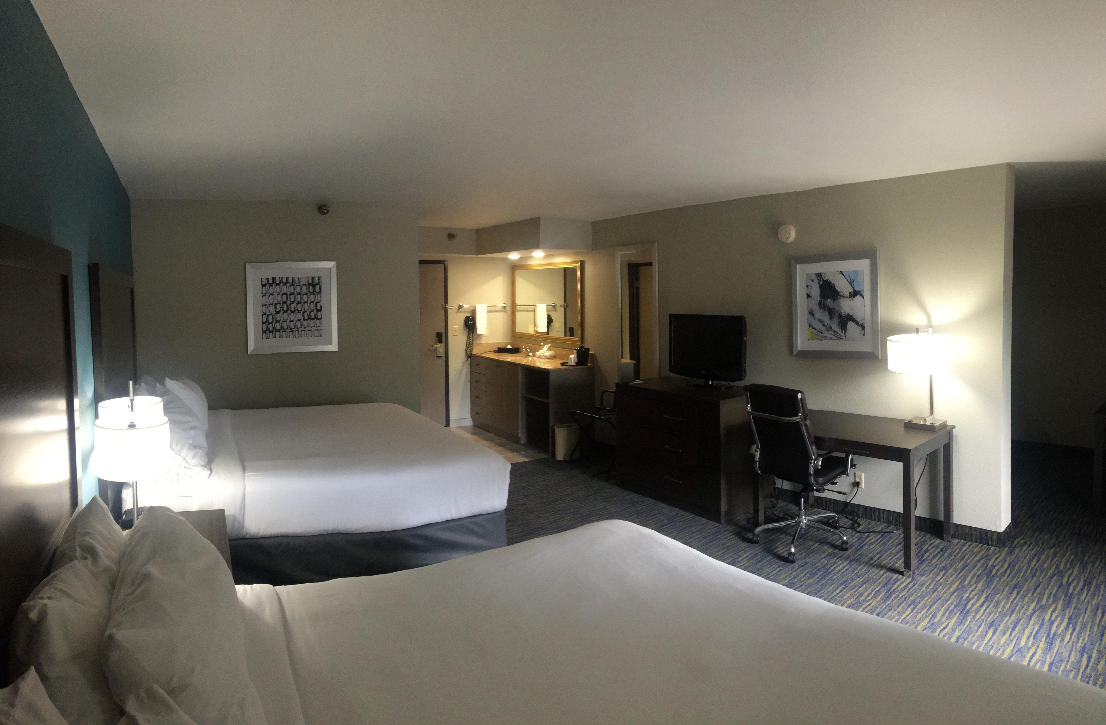 Express & Of Arkansas Area By Ihg Fayetteville