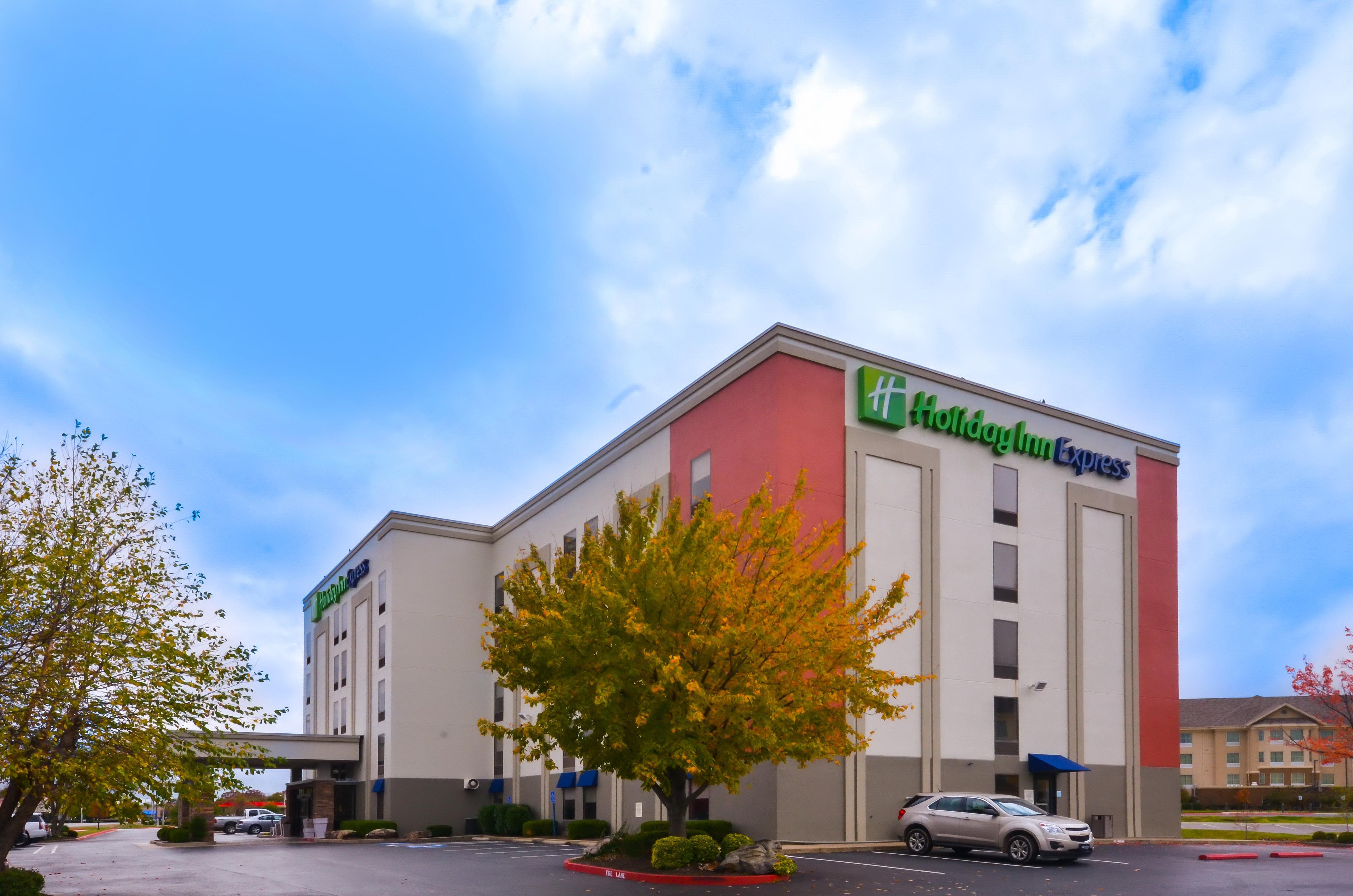 Express & Of Arkansas Area By Ihg 2* Fayetteville