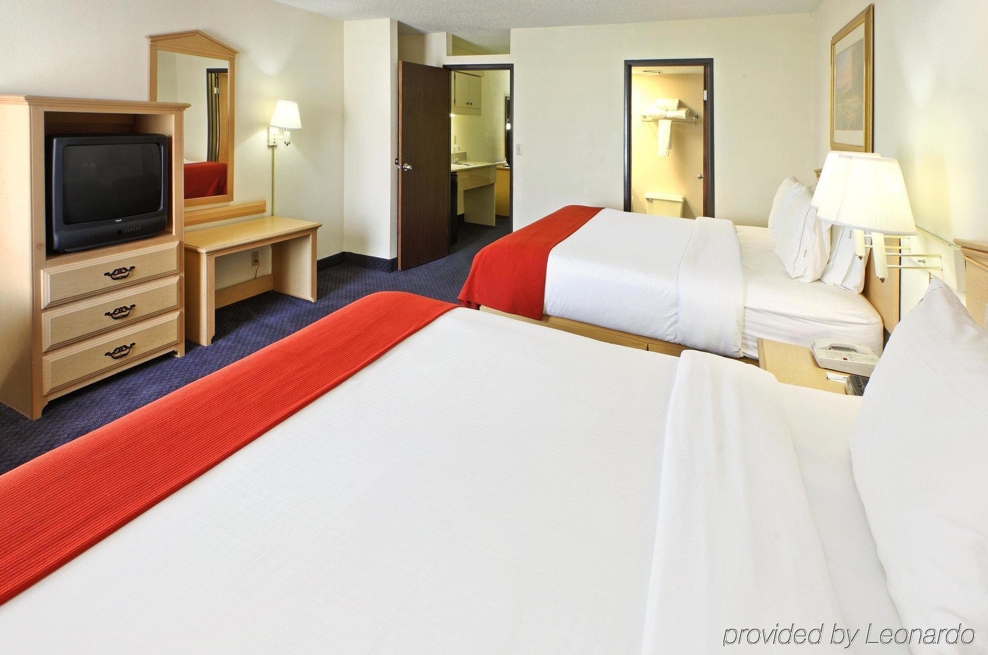 Hotel Express & Of Arkansas Area By Ihg Fayetteville
