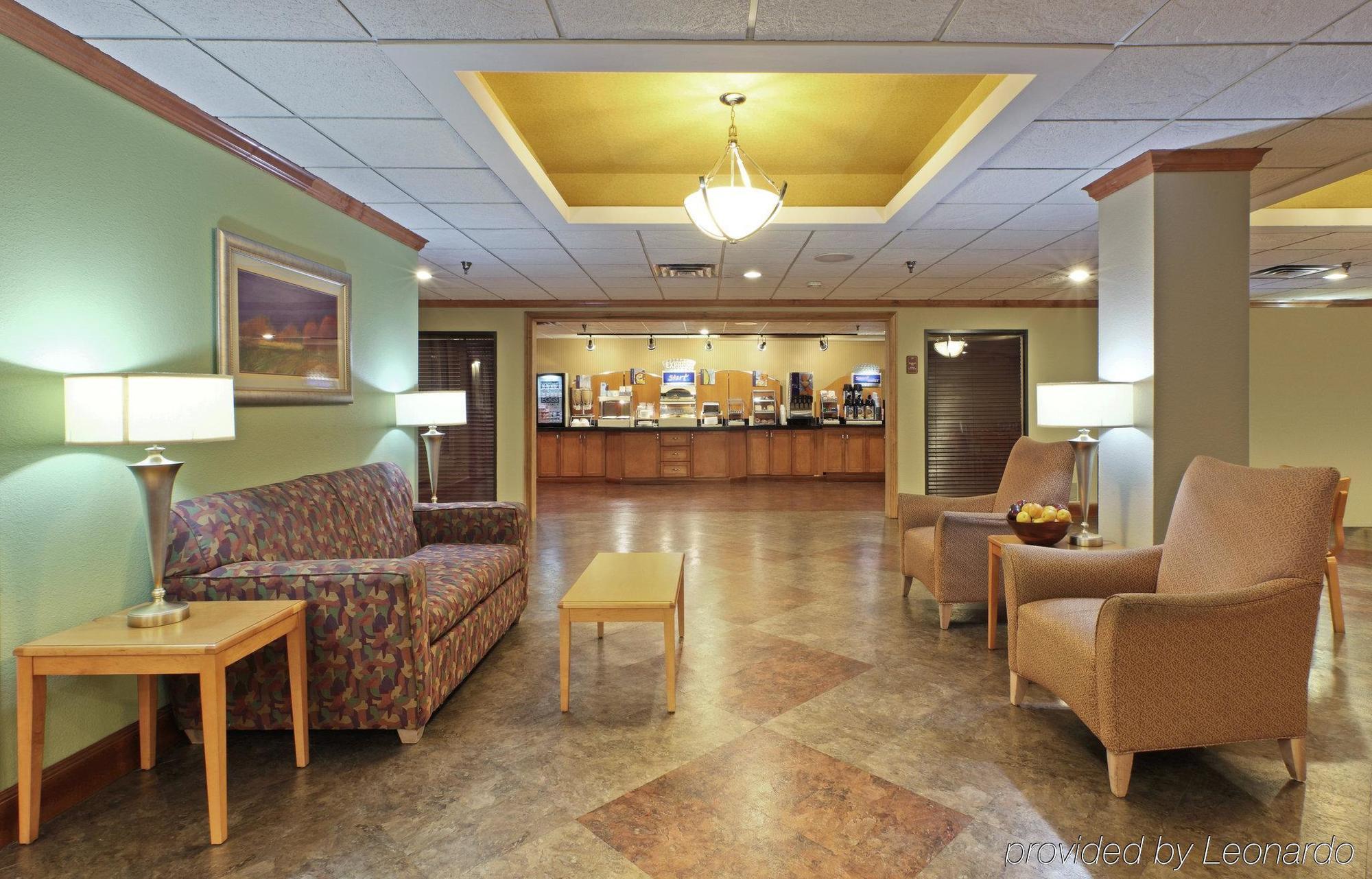 Express & Of Arkansas Area By Ihg