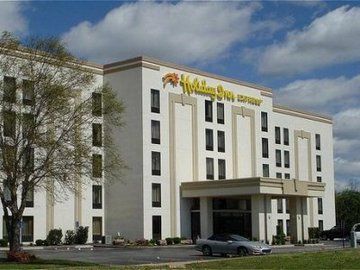 Hotel Express & Of Arkansas Area By Ihg