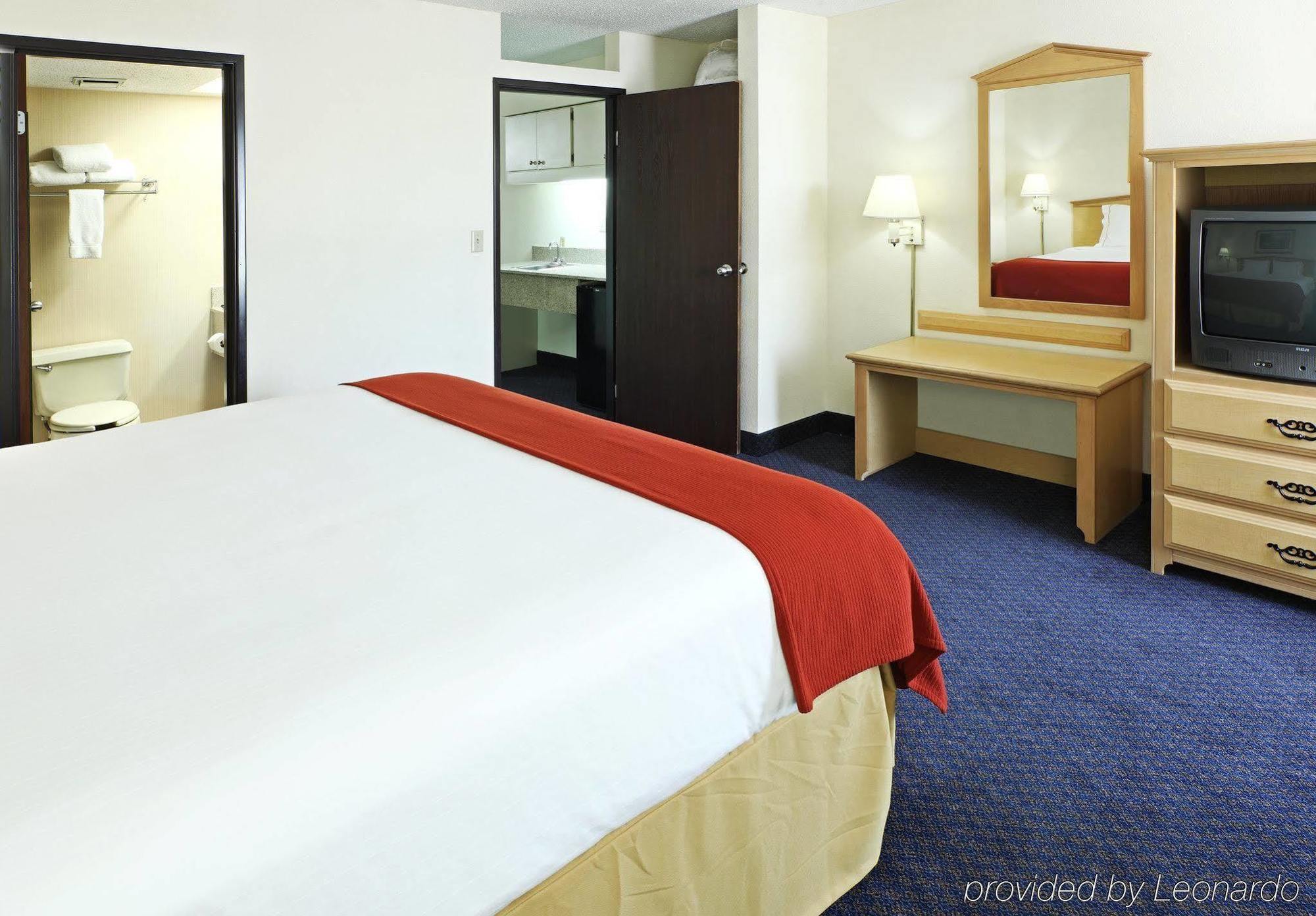 Express & Of Arkansas Area By Ihg 2* Fayetteville