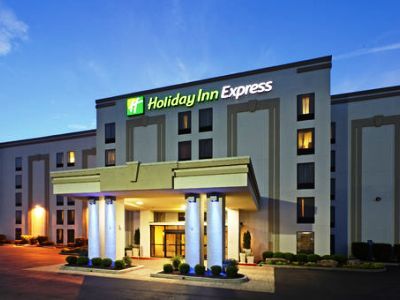 Express & Of Arkansas Area By Ihg Hotel