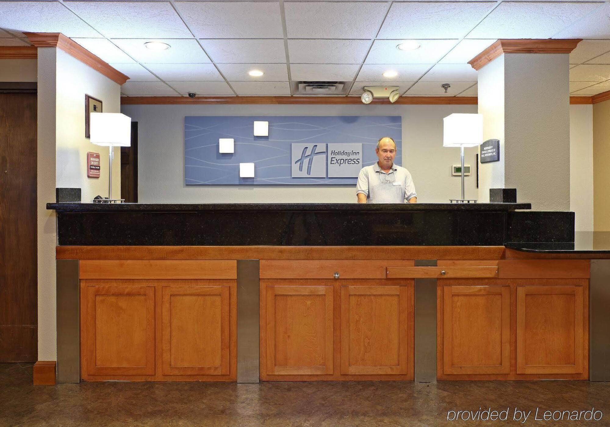 Express & Of Arkansas Area By Ihg Hotel Fayetteville