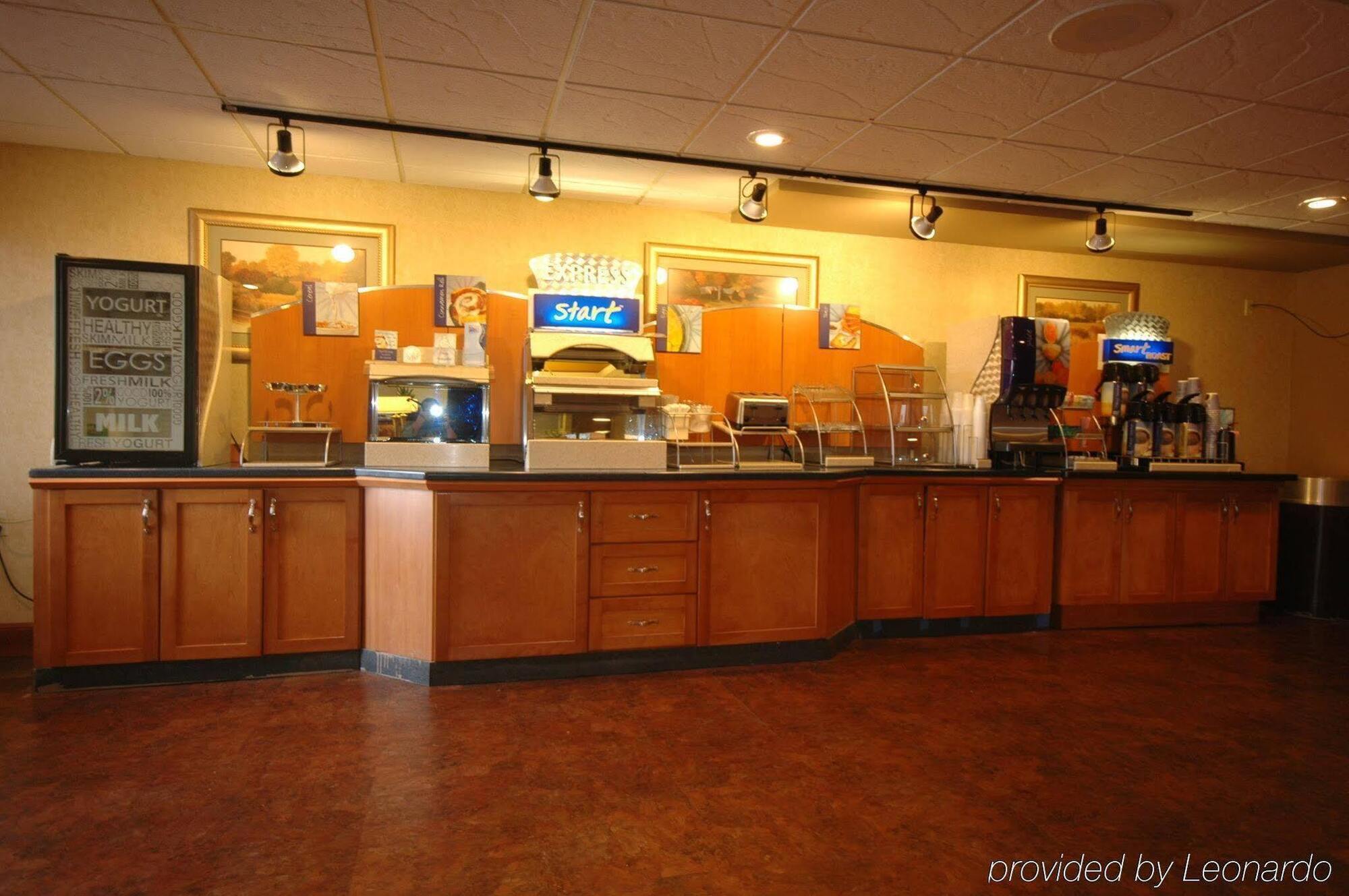 Express & Of Arkansas Area By Ihg 2* Fayetteville