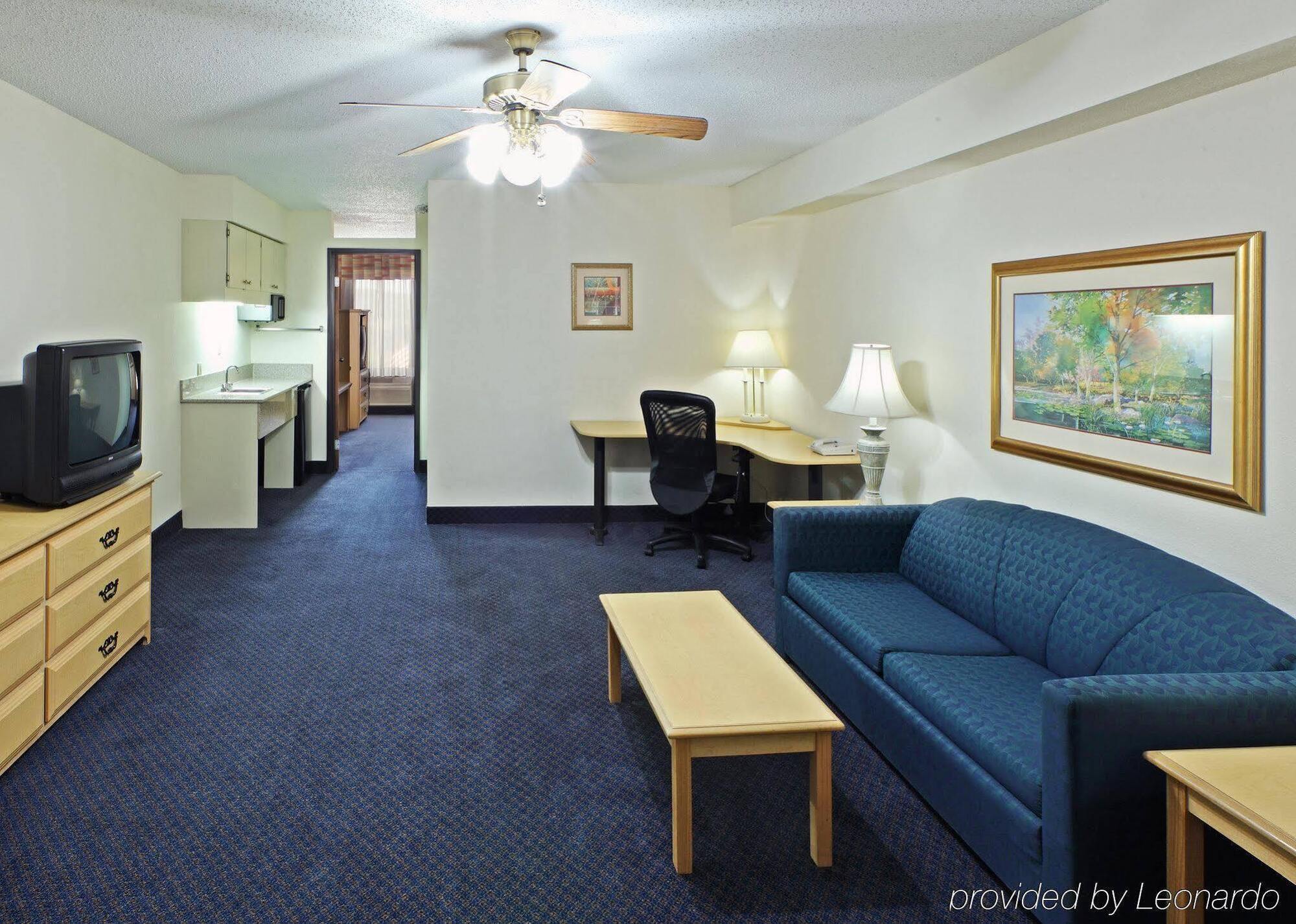 Express & Of Arkansas Area By Ihg 2*